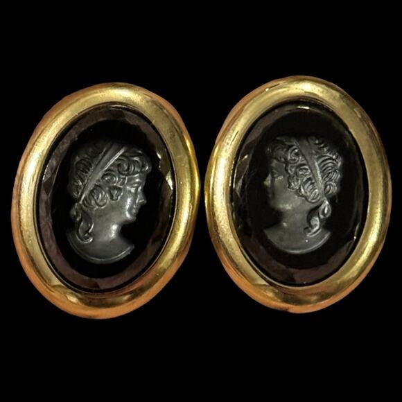Vintage Sarah Coventry Intalio Cut Midnight Cameo  Profile Clip On Earrings - Picture 1 of 4